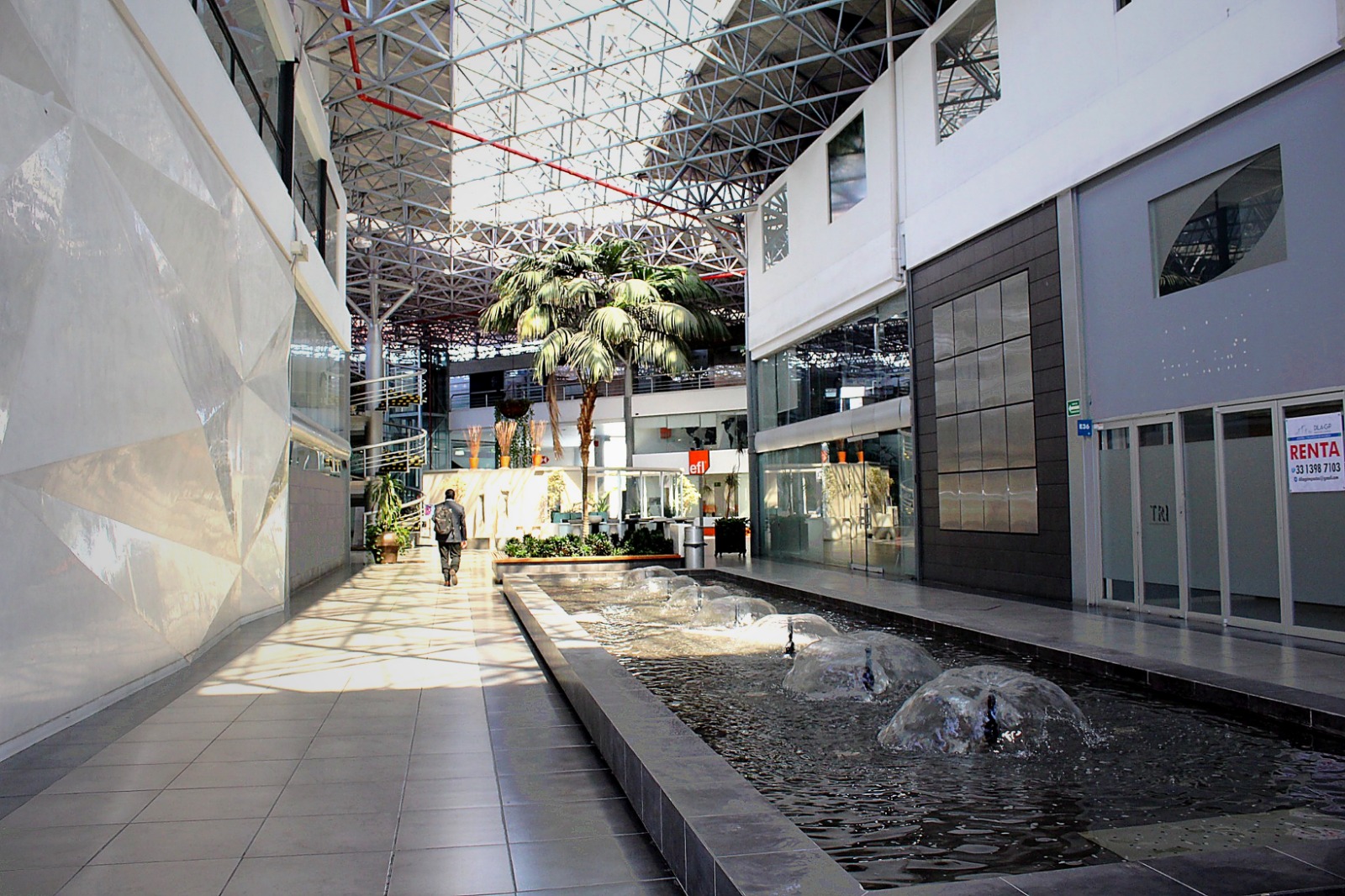 Espacios de oficinas en plaza concentro